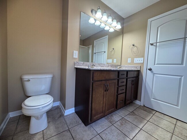 Building Photo - Gorgeous 5 Bedroom Home