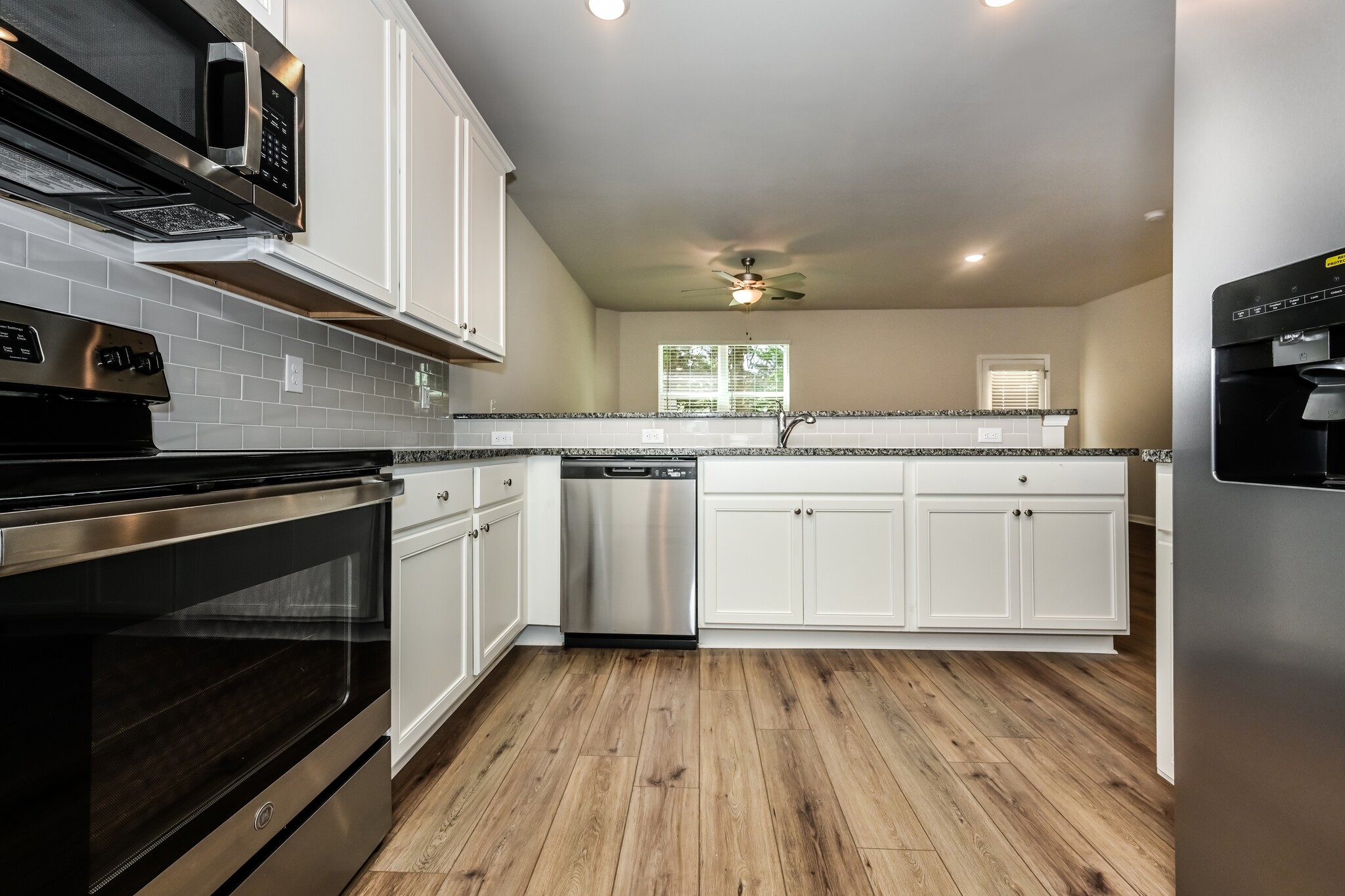 Building Photo - 3577 Saratoga Cir