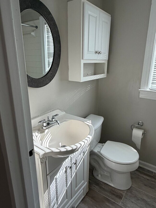 Building Photo - Comfort & Style: 2-Bedroom Raleigh Townhouse