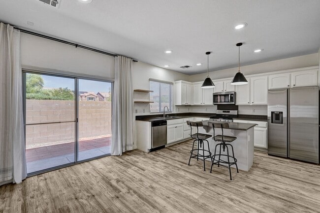 Building Photo - Beautiful 3 Bedroom + Loft - SOLAR INCLUDED!