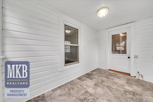 Building Photo - 3 Bedroom in Salem City