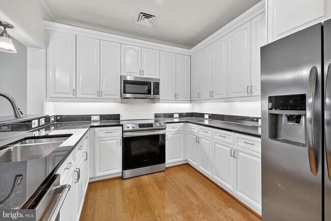 Building Photo - 401 13th St NE