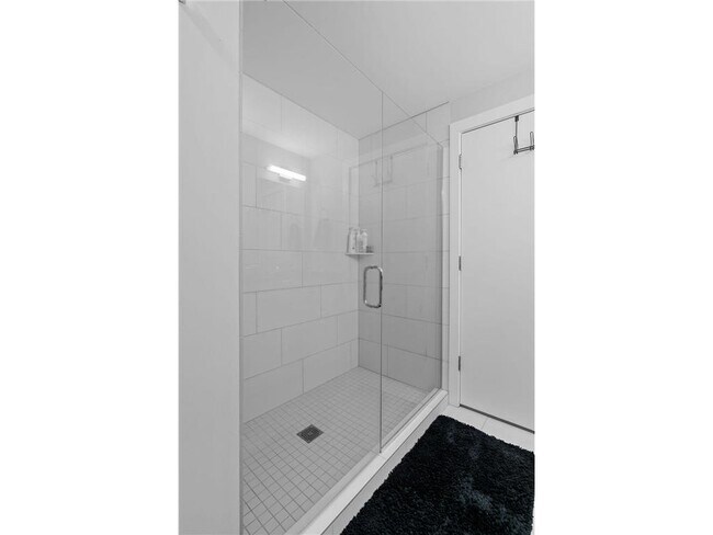 Building Photo - 740 Portland Ave