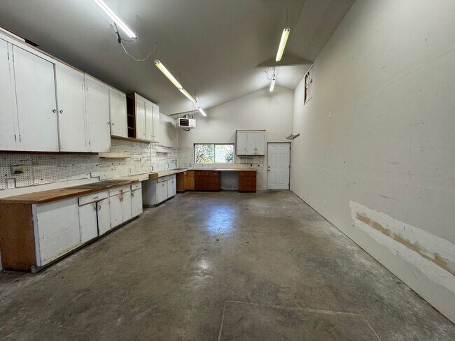 Building Photo - 3 Bed, 2 Bath in Anacortes WATER VIEW and ...