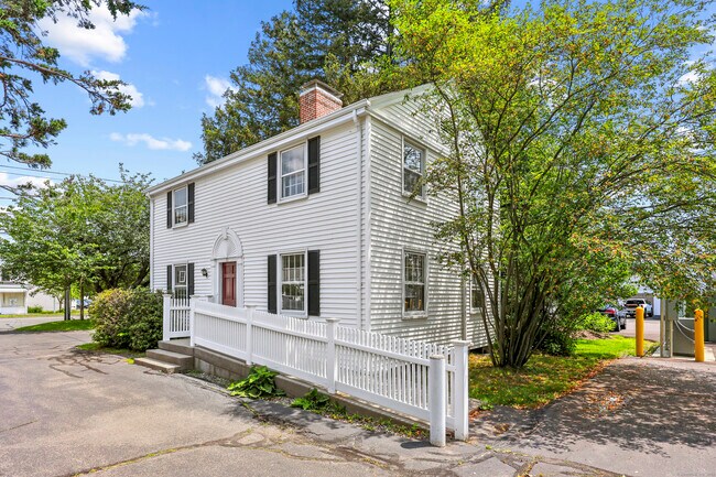 Primary Photo - 11 W Main St
