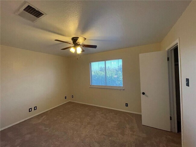 Building Photo - 102 Brentwood Dr