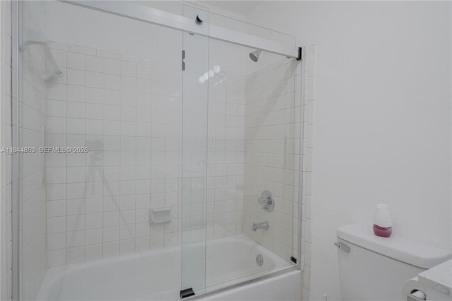 Building Photo - 2830 Riverside Dr