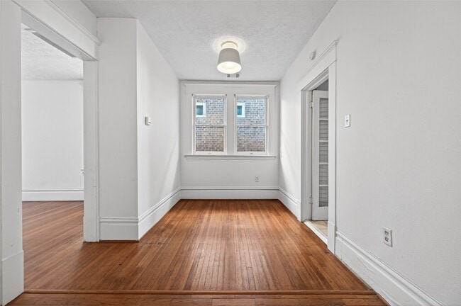 Building Photo - 324 W Alabama St