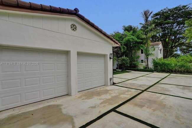 Building Photo - 5735 N Bay Rd