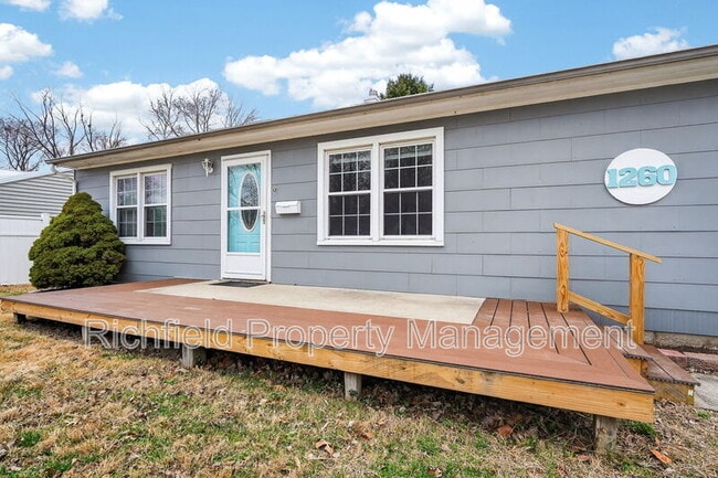 Building Photo - 1260 Lincoln Dr