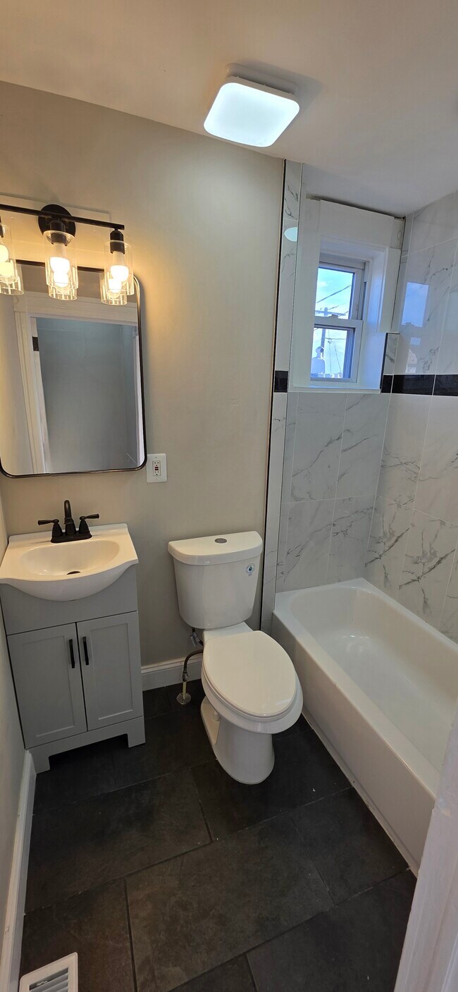 Building Photo - 700 N Streeper St