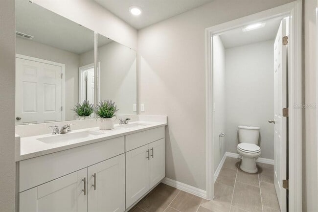 Building Photo - 726 Legacy Dr