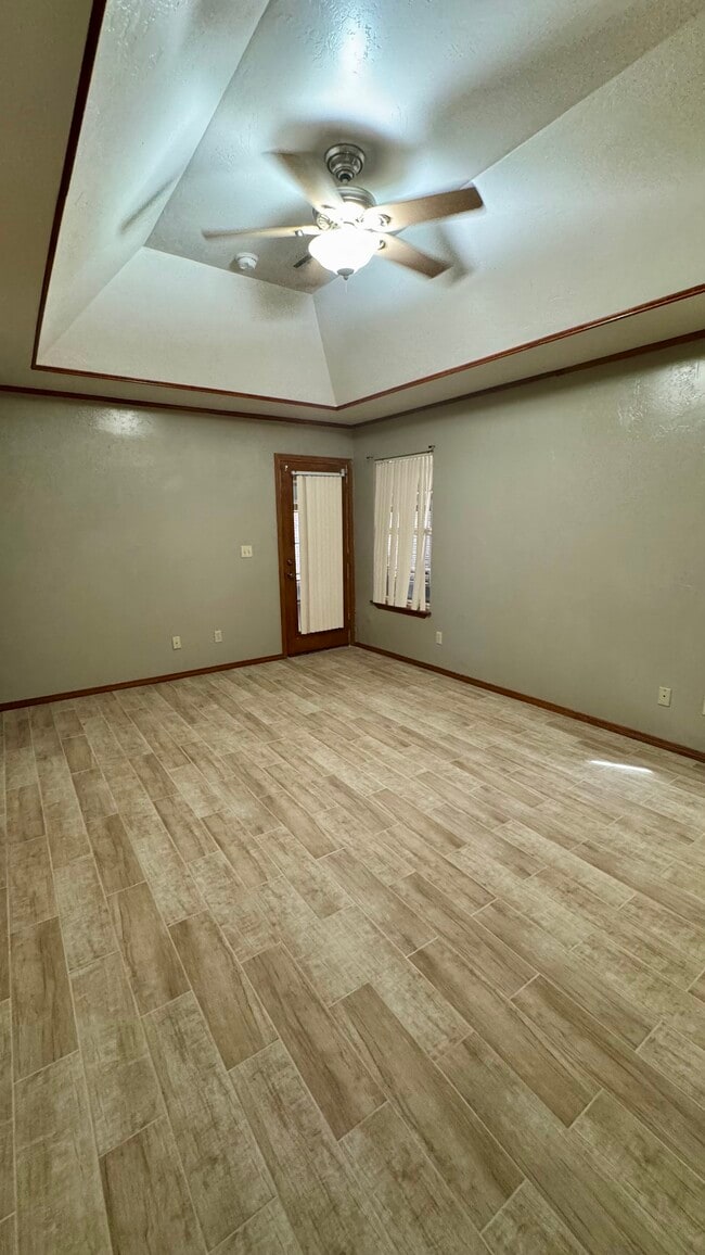 Building Photo - 322 Pinehurst Dr