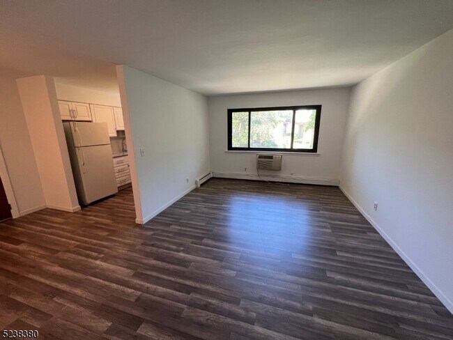 Building Photo - 401 US-22