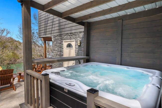 Building Photo - 211 Lakeshore Dr