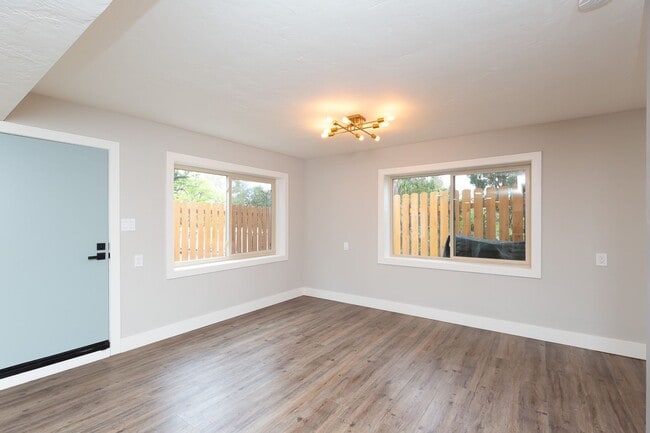 Building Photo - ***CONTEMPORARY COMFORT ***COLLEGE AREA***...
