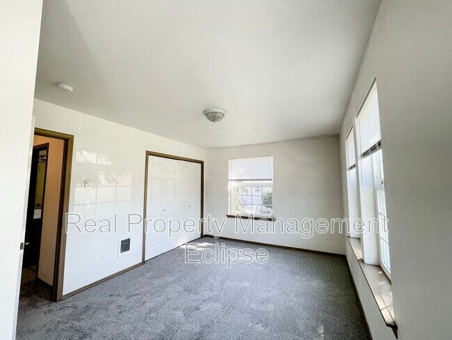 Building Photo - 1427 Virginia Ave