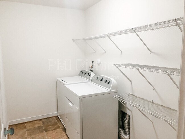 Building Photo - 4707 Brydes Ln