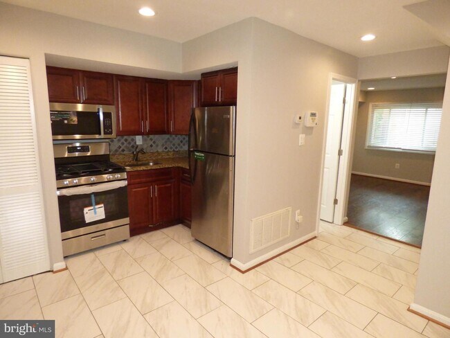 Building Photo - 1204 Westview Terrace