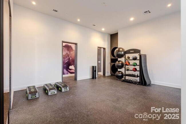 Building Photo - 3110 Doe River Wy