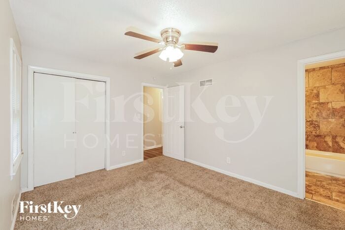 Building Photo - 5613 Manning Ave