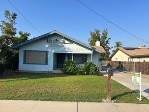 Building Photo - Centrally Located Cottage