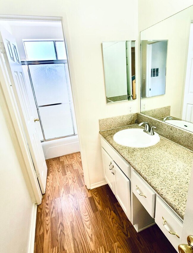 Interior Photo - 1755 Granville Ave