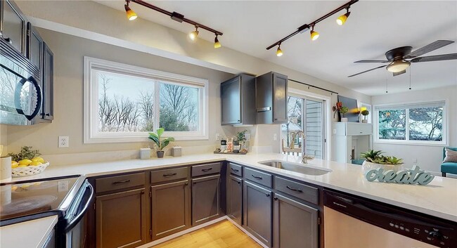 Building Photo - Stunning 5Bed 3.5Bath Modern Home on Spacious Lot in Quiet Boulder Cul-de-Sac