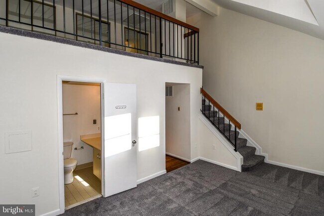 Building Photo - 5175 King Charles Way