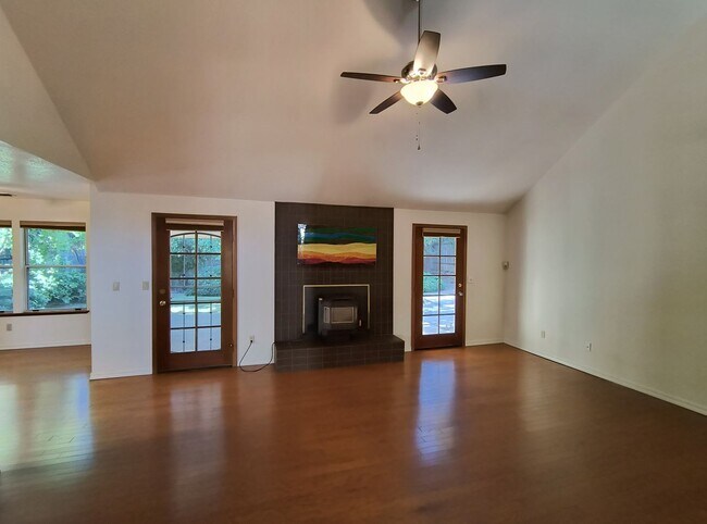 Building Photo - Excellent Fair Oaks Location 3 Bedroom Home!