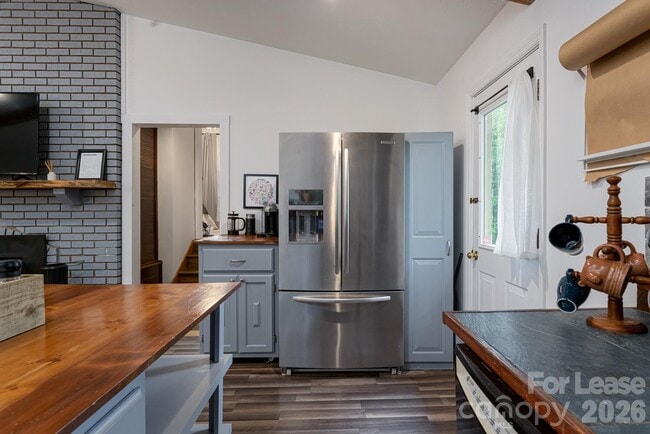 Building Photo - 260 Allison Hill Rd