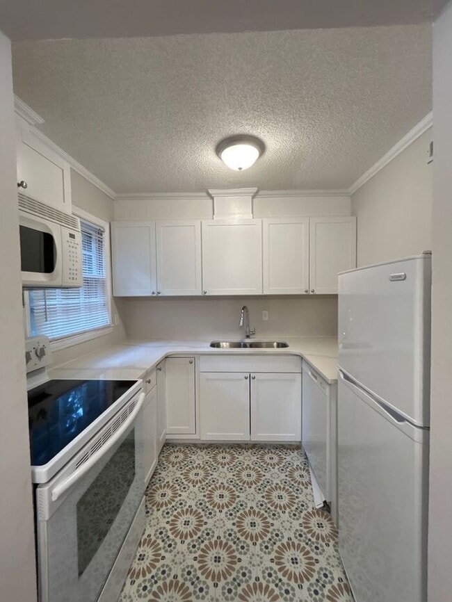 Building Photo - T.R. Lawing Realty Property