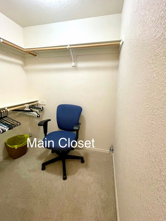 Building Photo - 1215 Mohican Dr