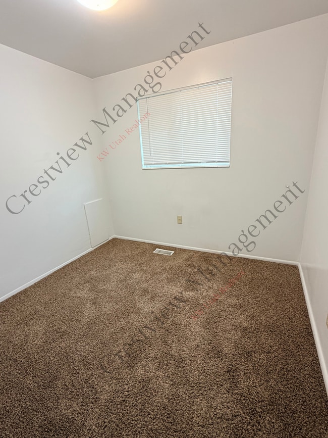 Building Photo - 549 Stringham Ave