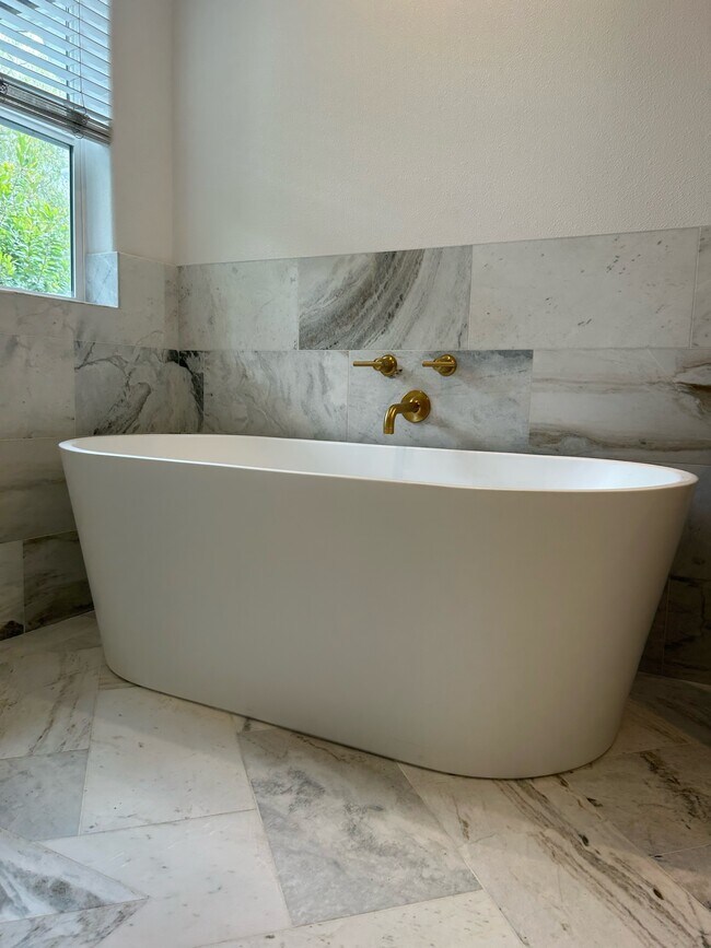 Building Photo - 2339 Chiquita Ln