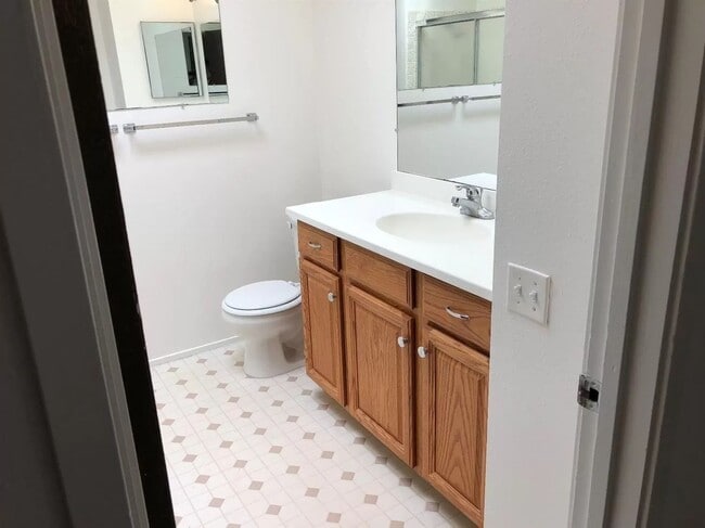 Building Photo - Davis 3 bedroom 2 bath condo in a great location-Fall rental