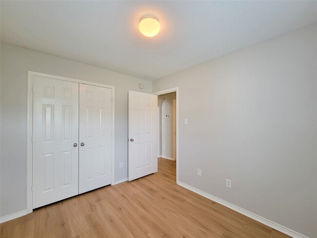 Building Photo - 7438 Fox Knoll Ln