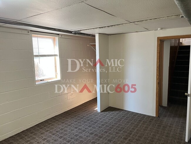 Building Photo - 4+ Bedroom, 2 Bath House with Garage and Fenced Backyard