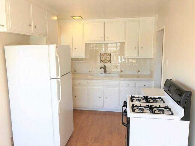 Building Photo - Cute, Cozy Cottage within Walking Distance of the Beach