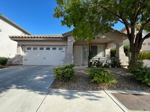 Building Photo - Fully Renovated Single Story Ranch Style H...