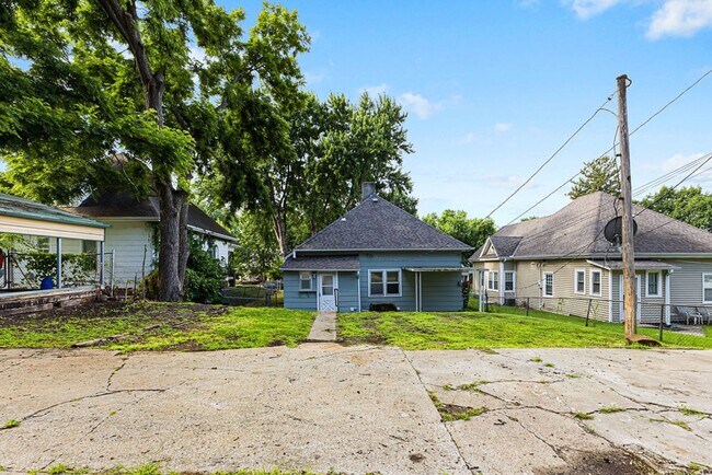Building Photo - Remodeled 2-Bedroom Home in Saint Joseph with Off-Street Alley Parking