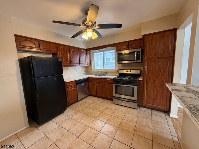 Building Photo - 17 Daka Ct