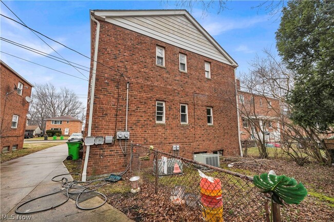 Building Photo - 478 E 222nd St