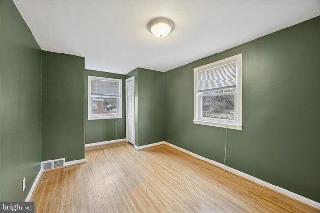 Building Photo - 519 Acorn St