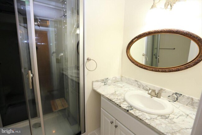 Building Photo - 9705 Fernwood Rd