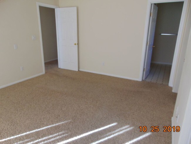 Building Photo - Lovely Southeast Medford 3-bedroom home