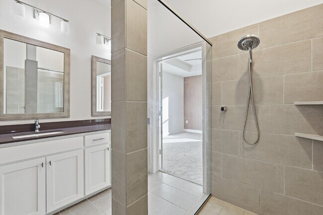 Building Photo - 1332 Square foot townhome in a beautiful community in Argyle, TX ready for lease.