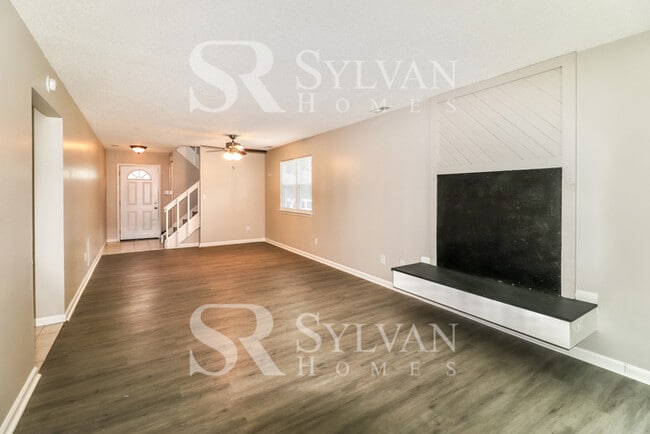 Building Photo - Prepare to fall in love with this 3 bedroom, 2.5 bathroom home