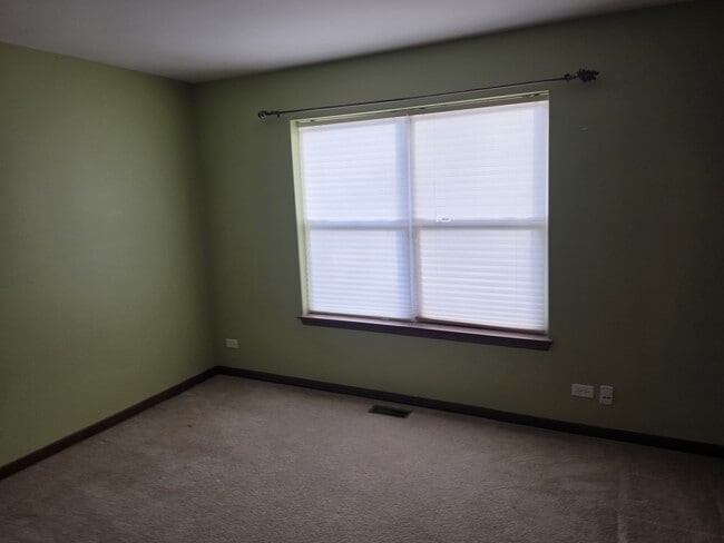 Building Photo - 2350 Fishhook Way