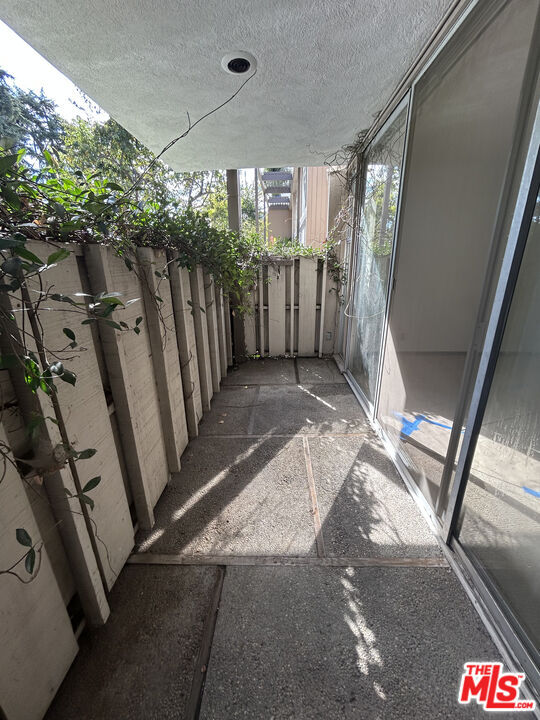 Building Photo - 833 Moraga Dr